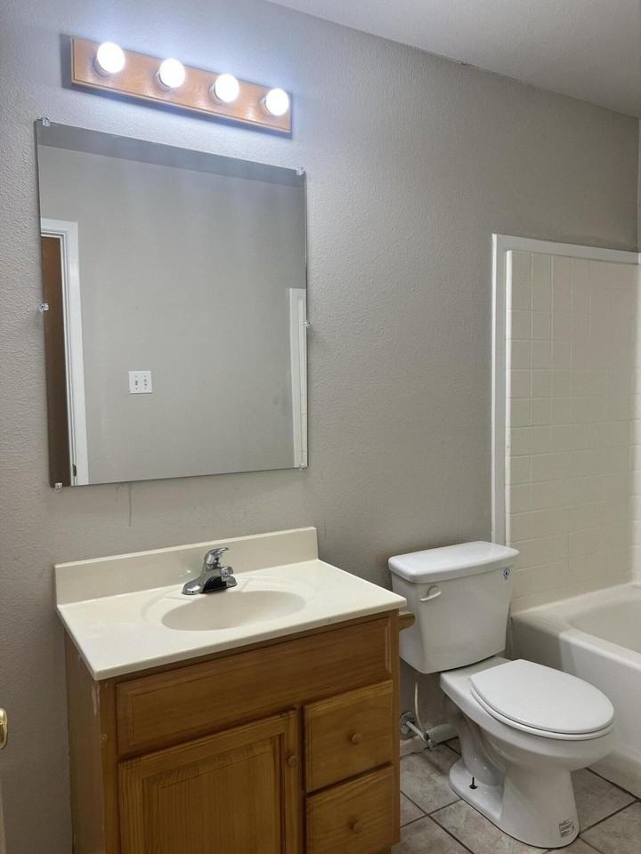 3415 49th St #B - Photo 7 of 17