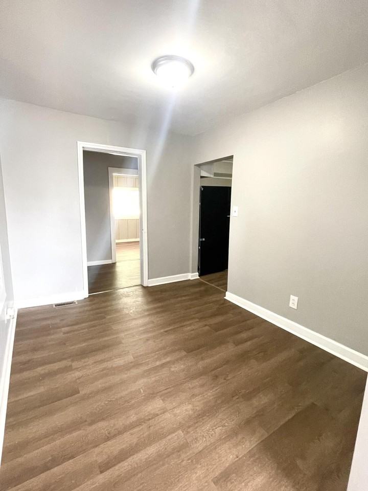 1105 Sparks Rd - Photo 3 of 16
