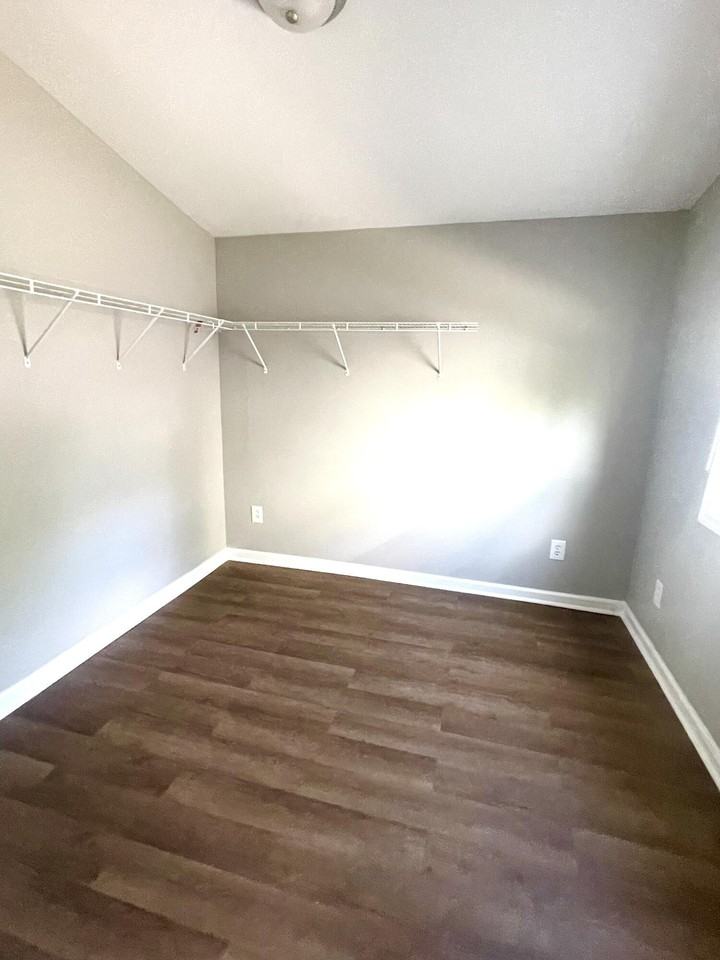 1105 Sparks Rd - Photo 5 of 16