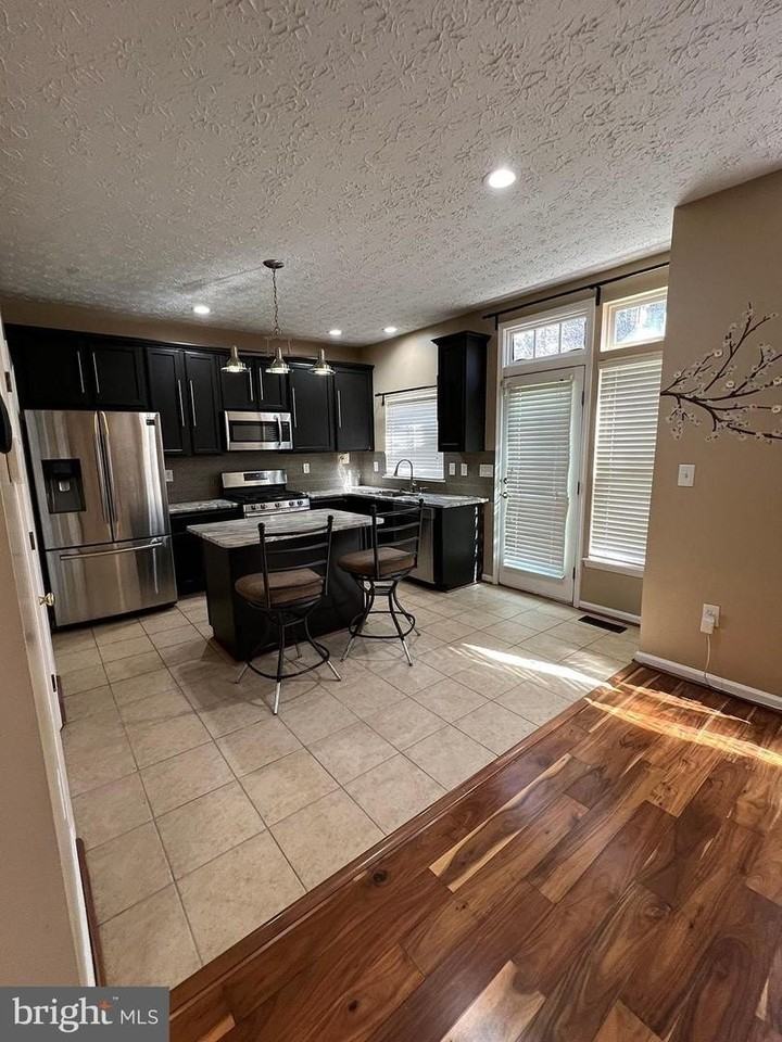 8334 Lyndhurst St - Photo 6 of 16