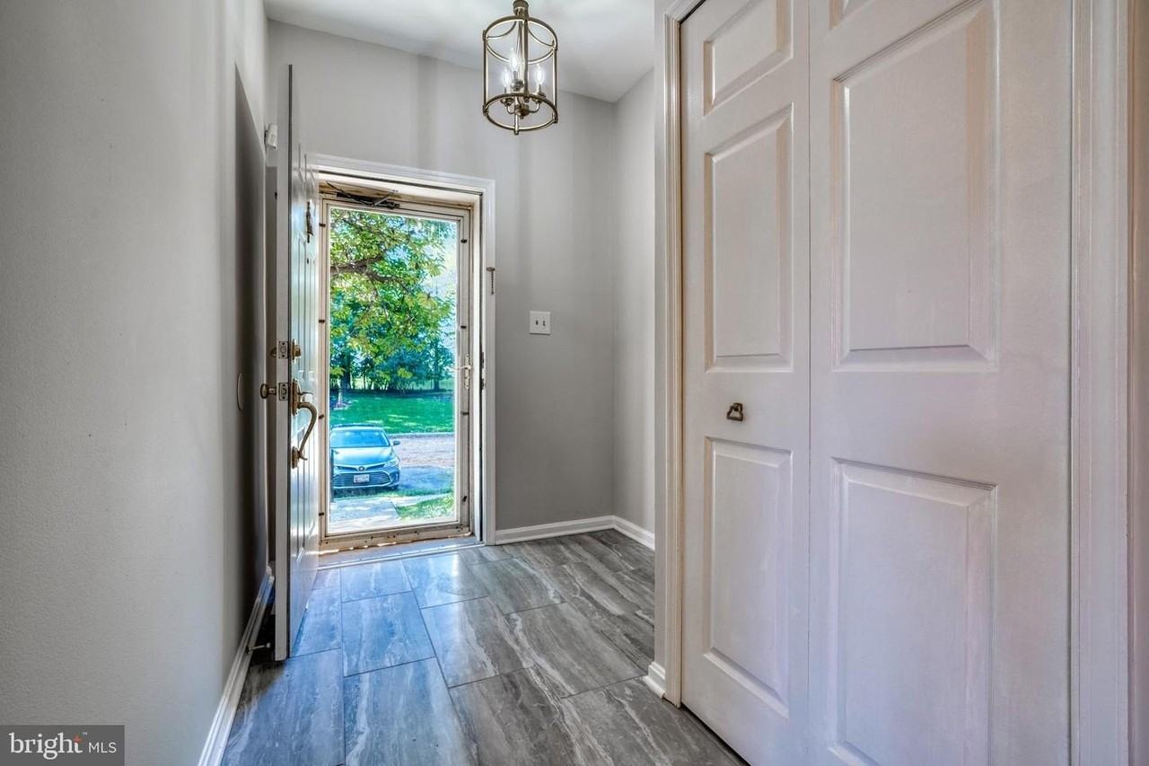 11813 Sherbourne Dr - Photo 3 of 41