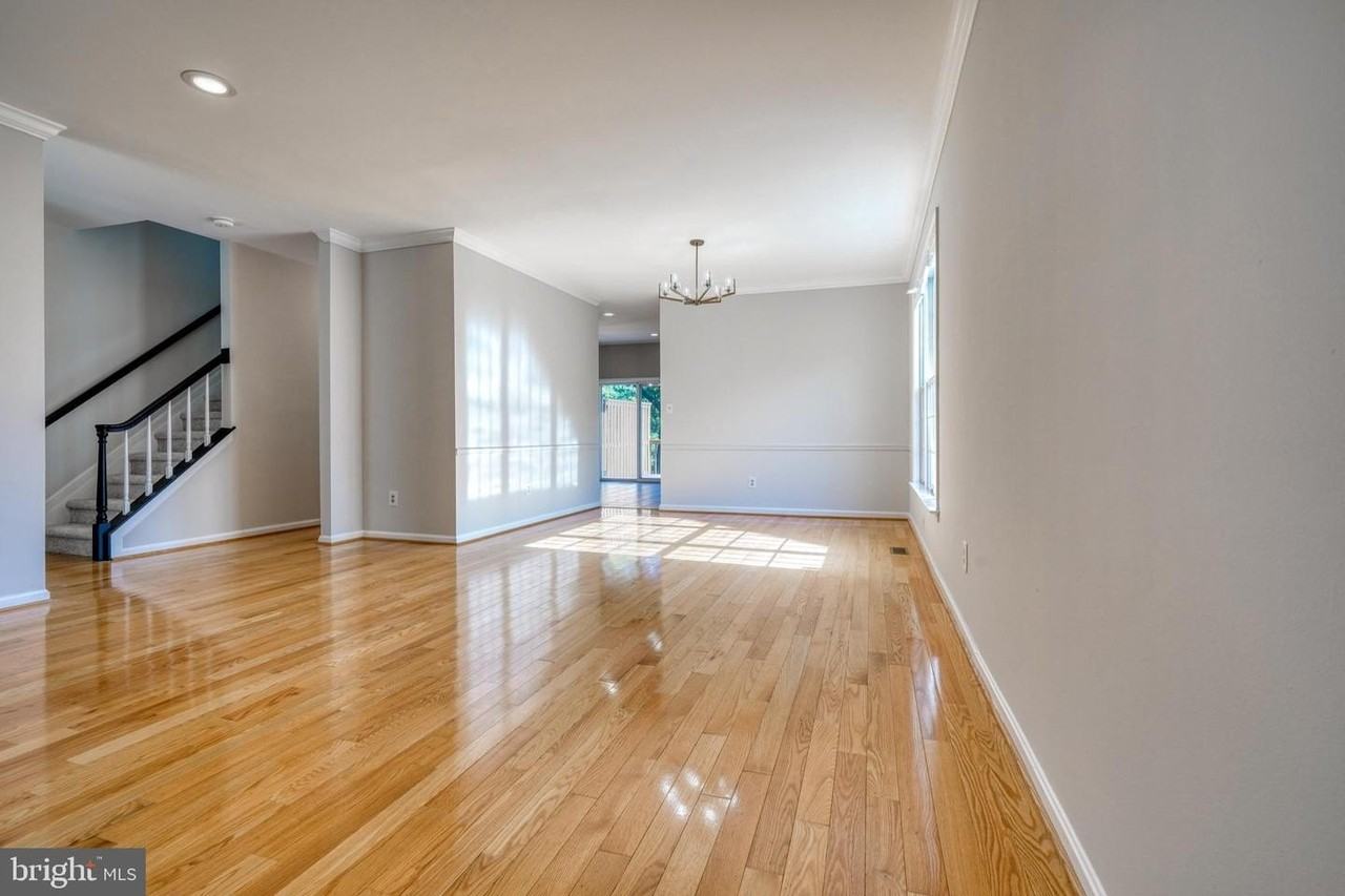 11813 Sherbourne Dr - Photo 4 of 41