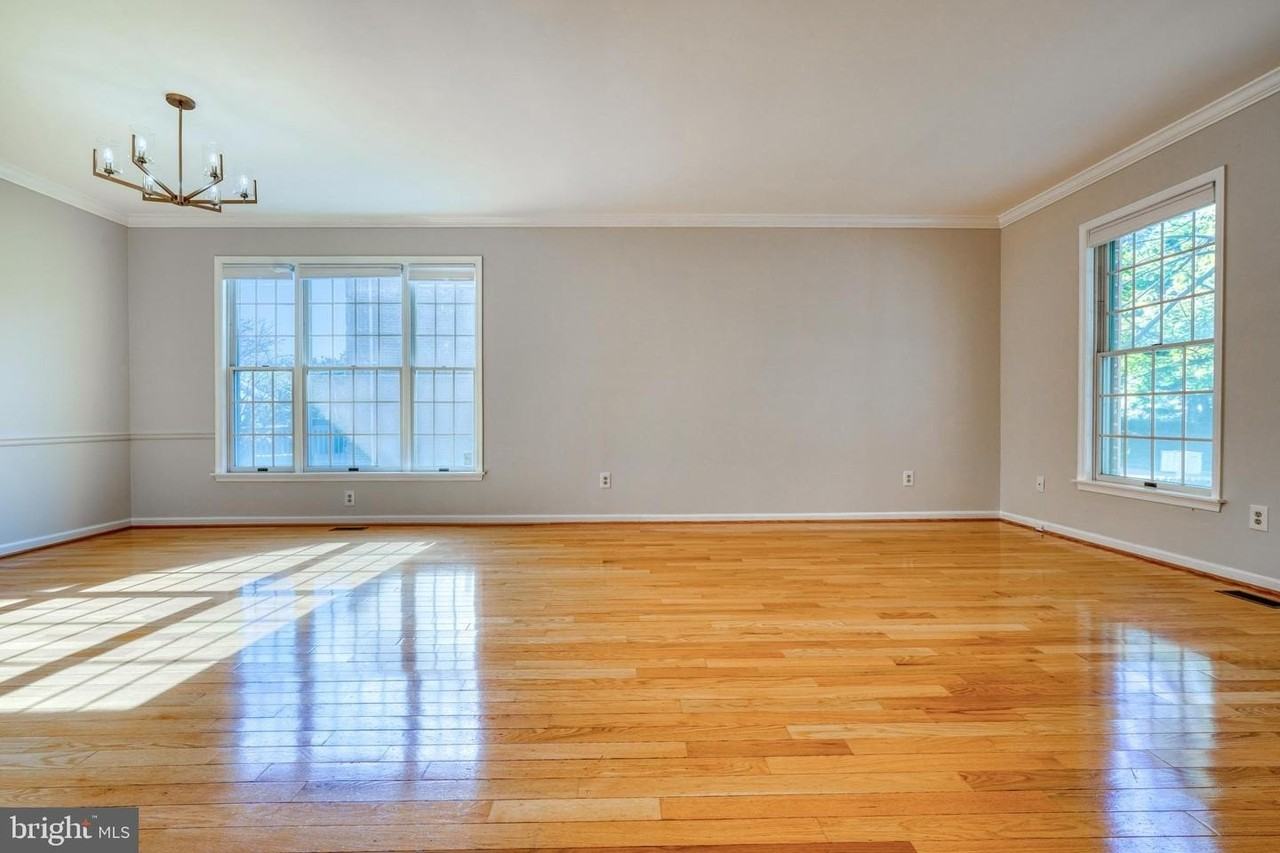 11813 Sherbourne Dr - Photo 5 of 41