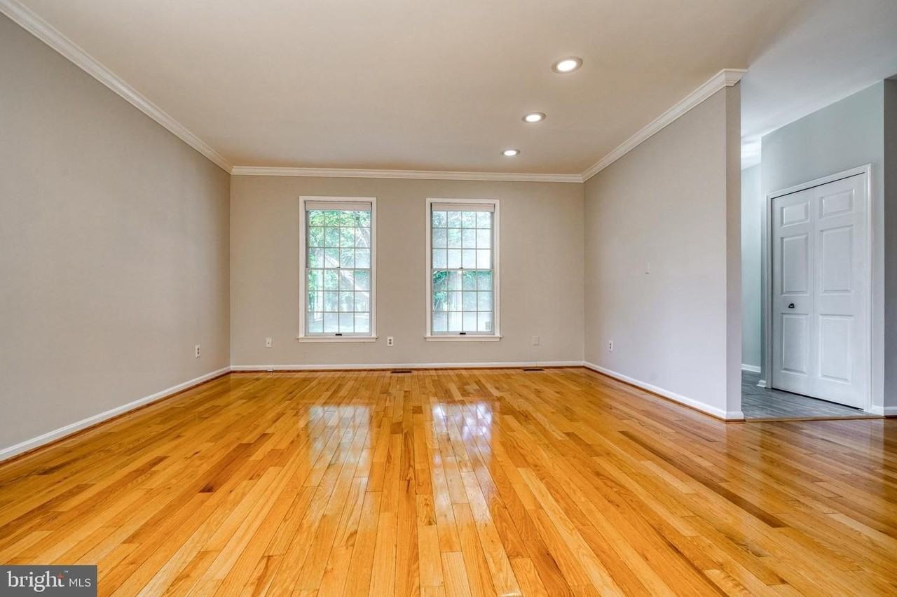 11813 Sherbourne Dr - Photo 7 of 41