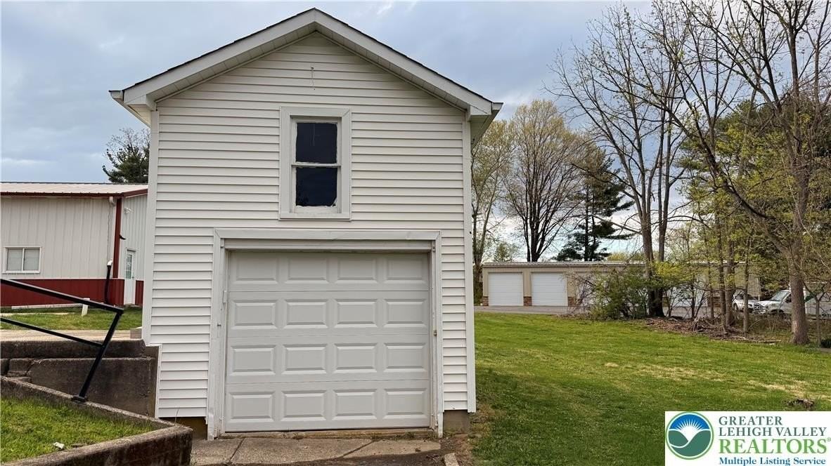 3241 Freemansburg Ave - Photo 3 of 16