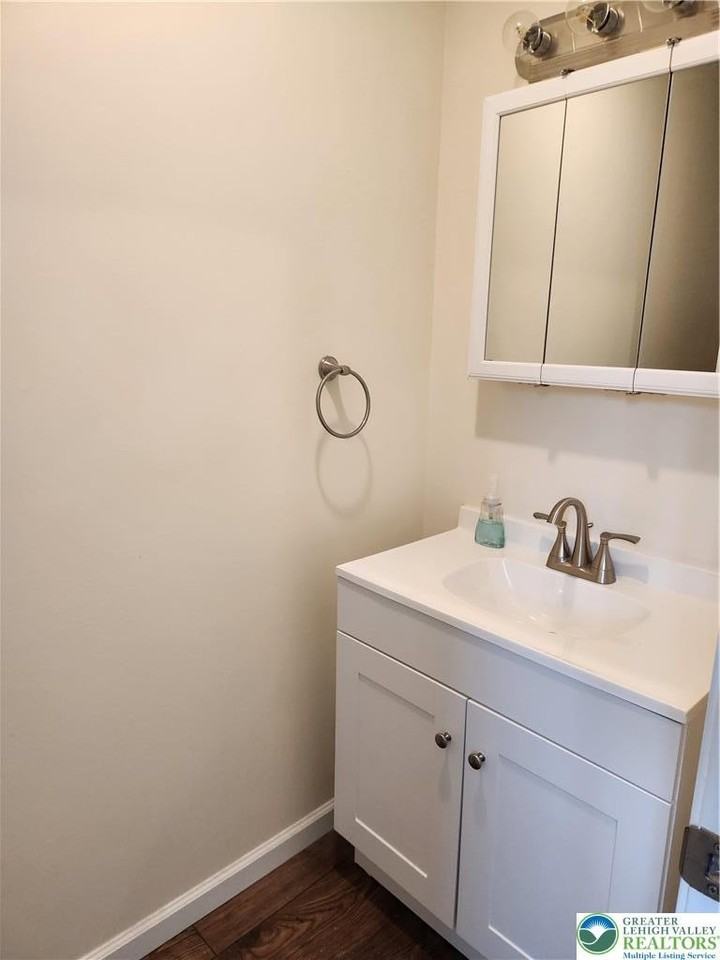 28 Park St - Photo 7 of 13