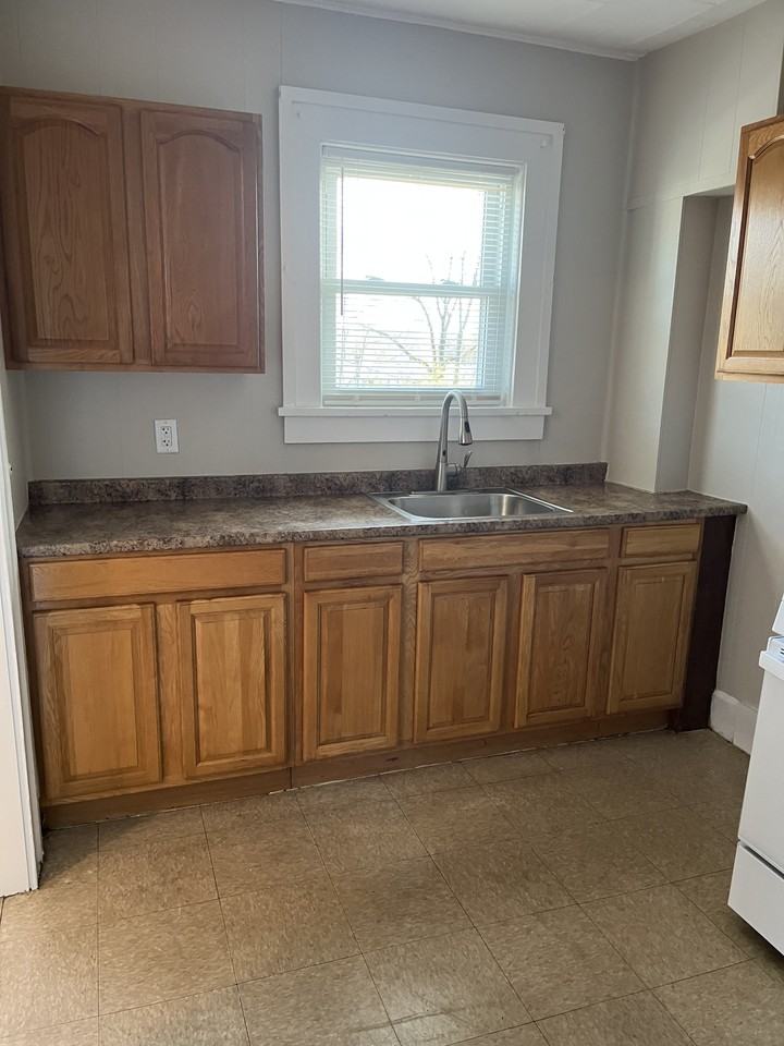 40 Newcomb St - Photo 4 of 6