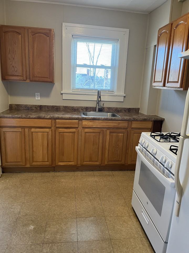 40 Newcomb St - Photo 6 of 6