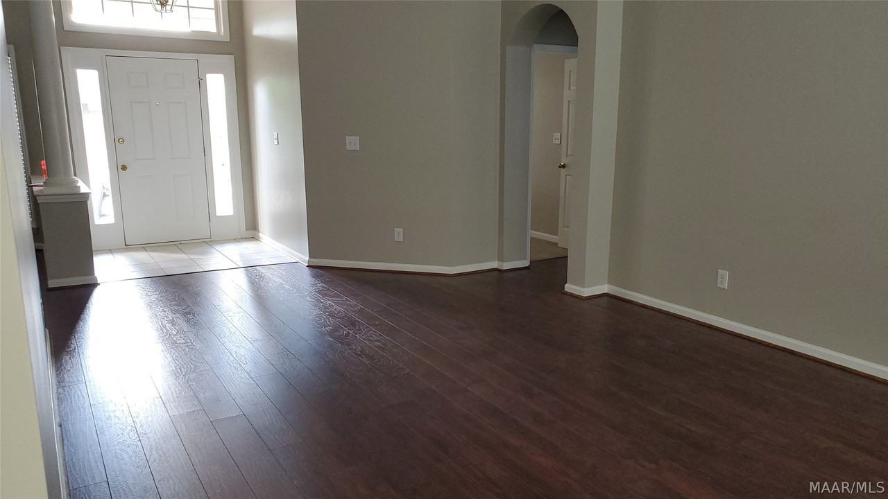 9101 Hanston Pl - Photo 5 of 30