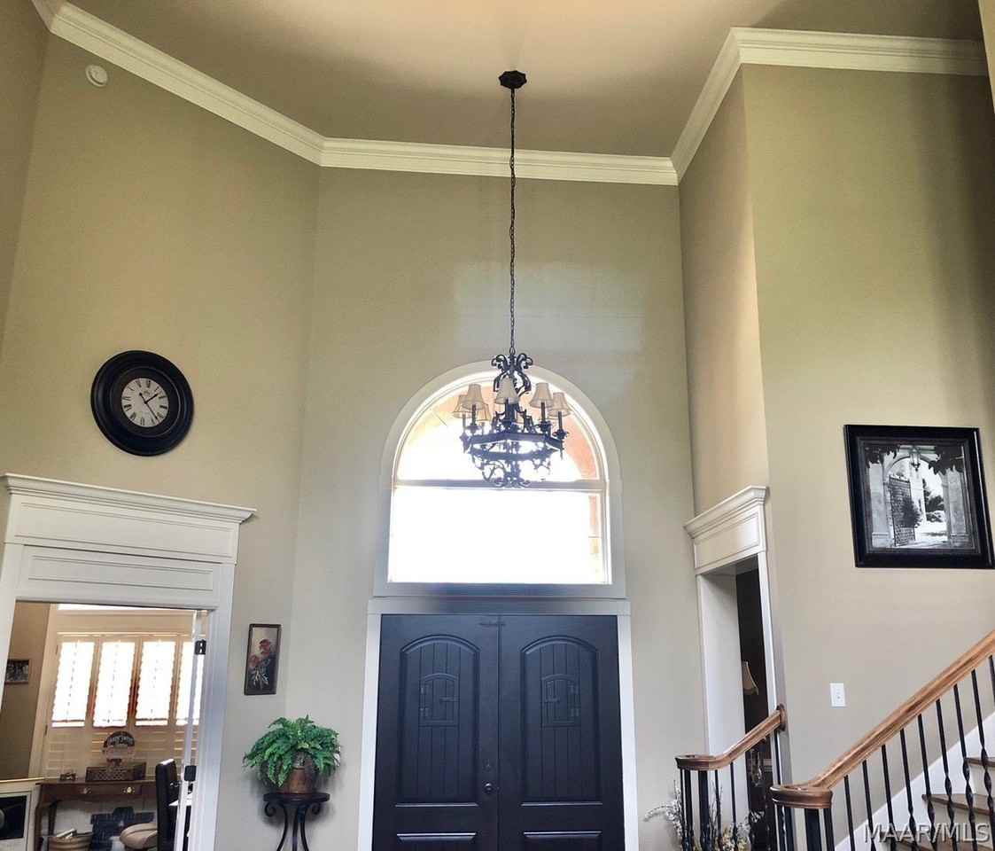 1049 Old Breckenridge Ln - Photo 6 of 36