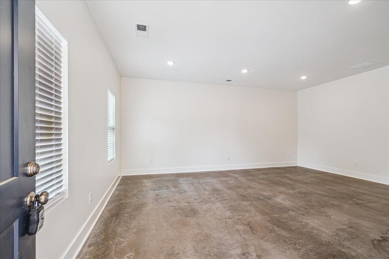 3556 Carnes Ave - Photo 4 of 31