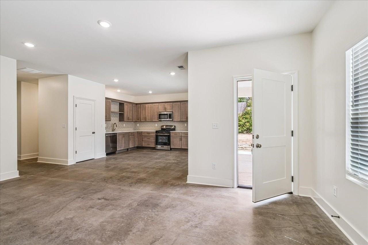 3556 Carnes Ave - Photo 5 of 31