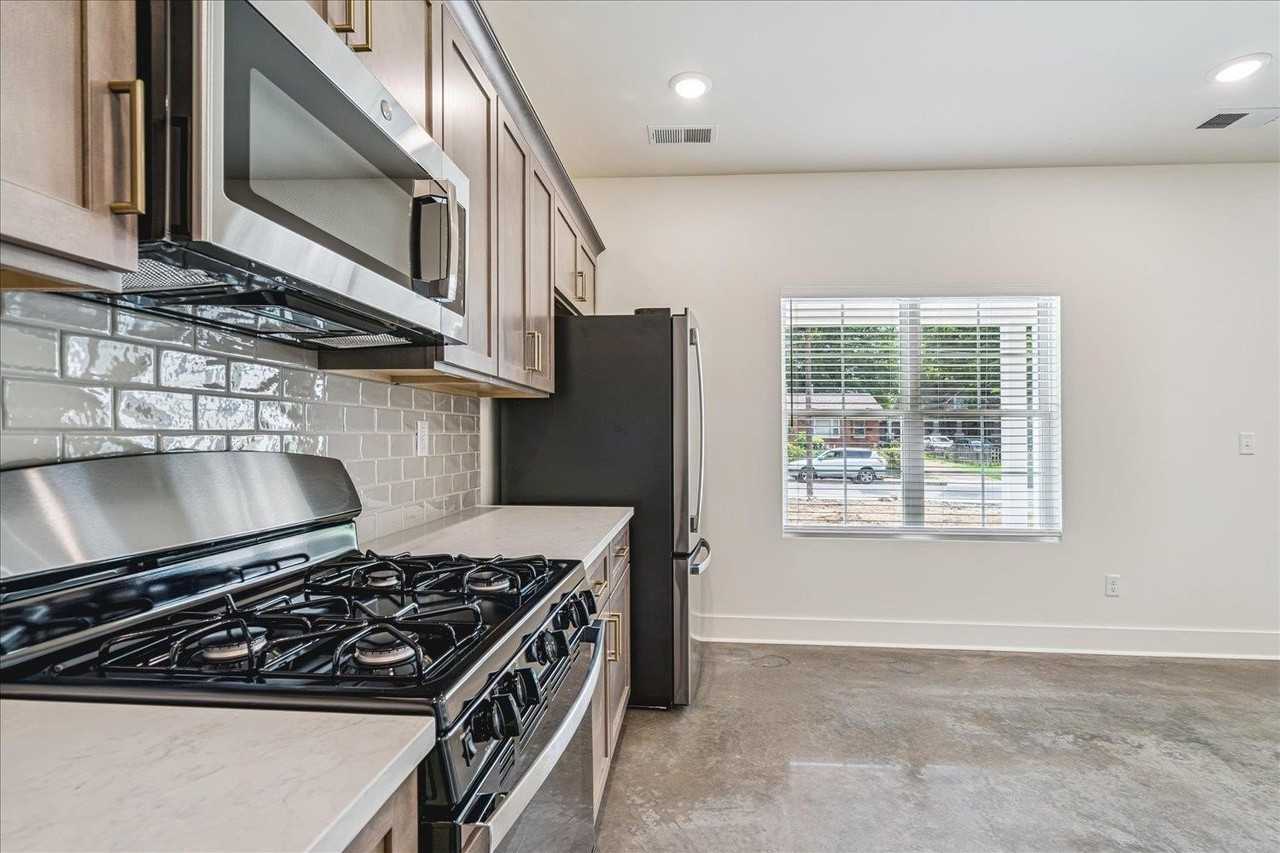 3556 Carnes Ave - Photo 6 of 31