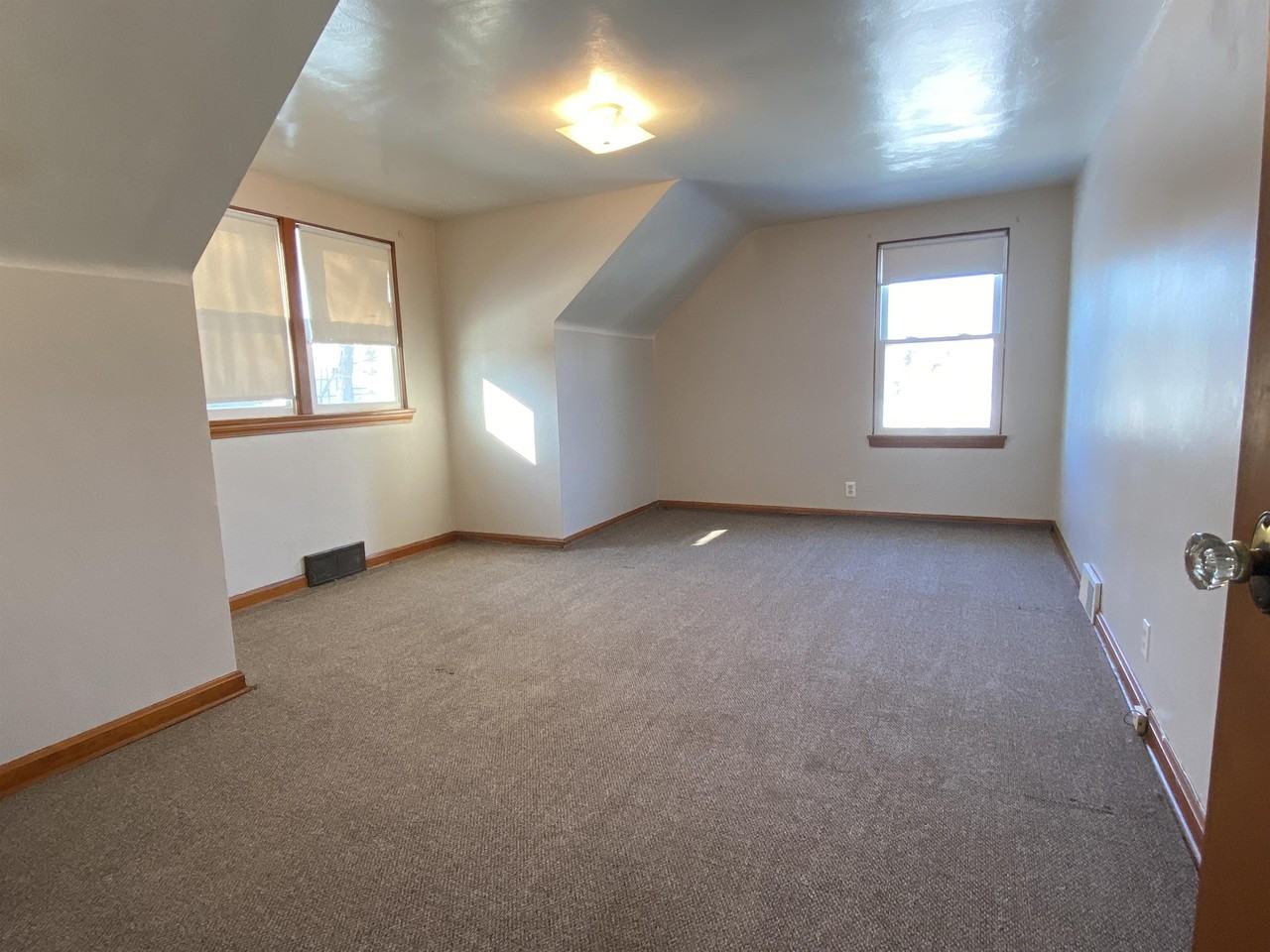 80 Romaine Ave #B - Photo 3 of 13