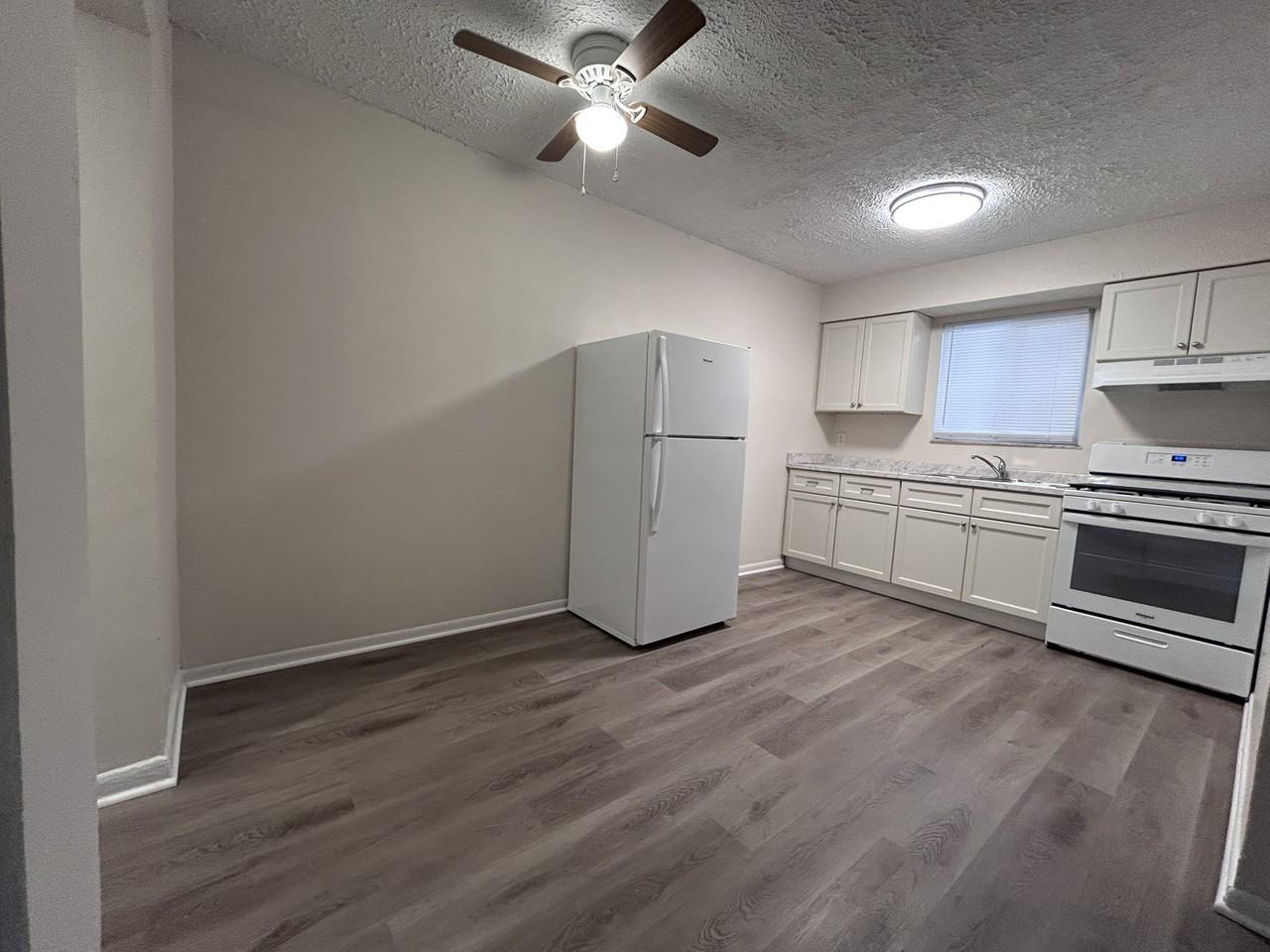1243 Summit Street - Photo 2 of 6