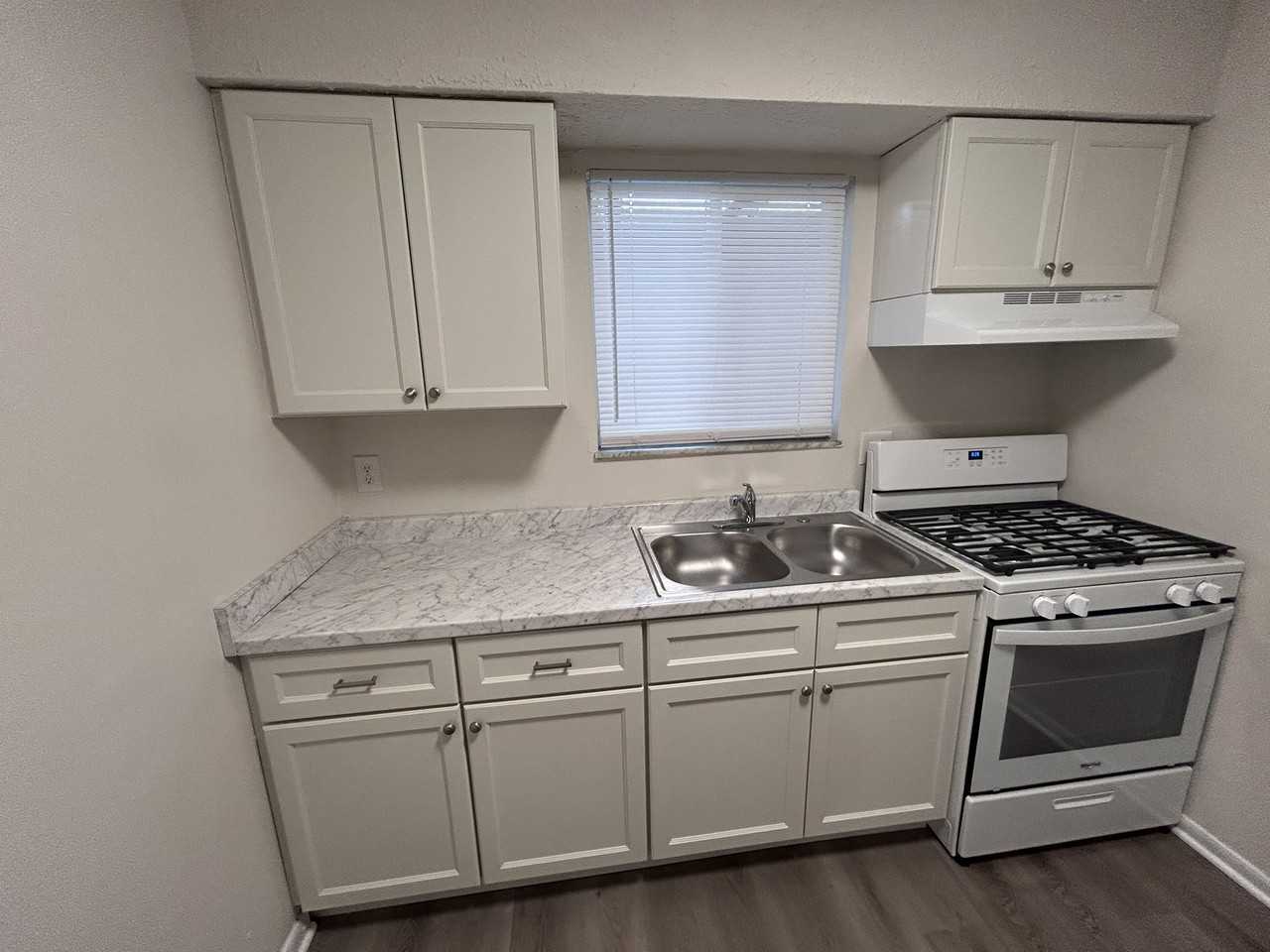 1243 Summit Street - Photo 3 of 6