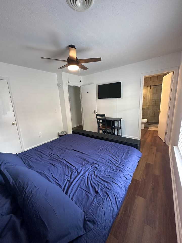 Avondale Cir - Photo 4 of 14