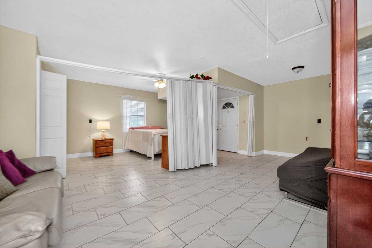 Sw 43rd Terrace Rd - Photo 2 of 12