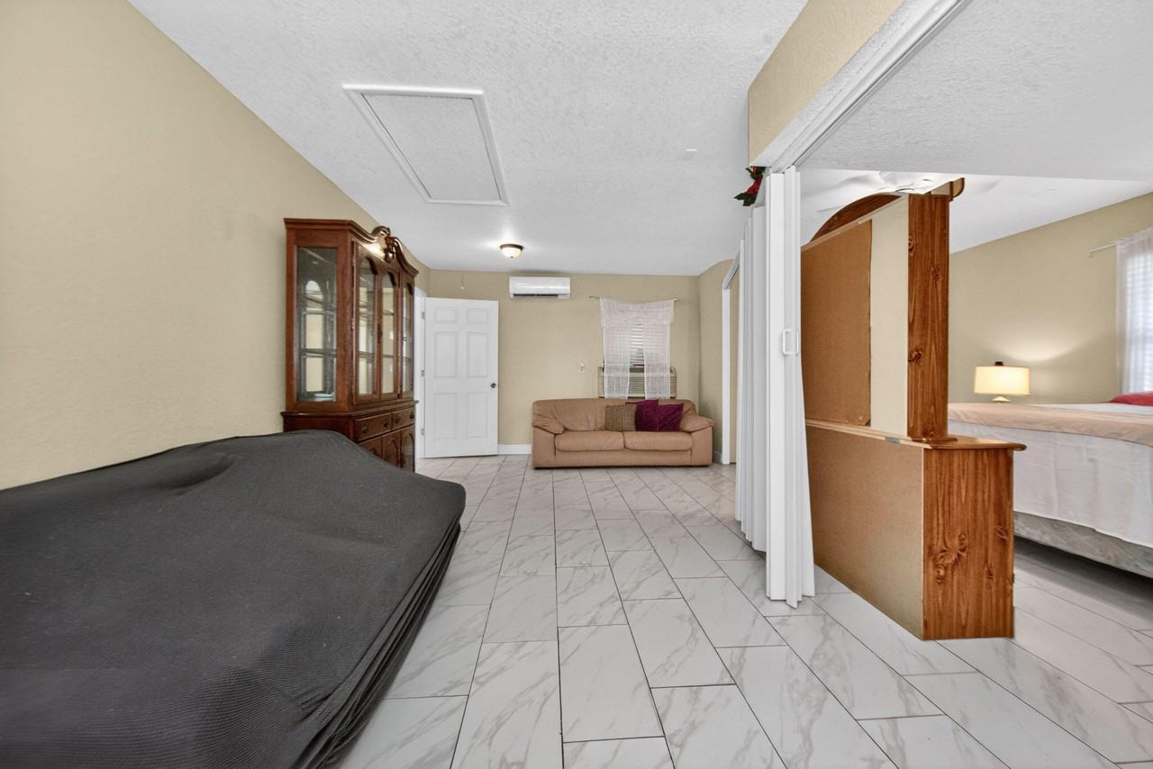 Sw 43rd Terrace Rd - Photo 4 of 12