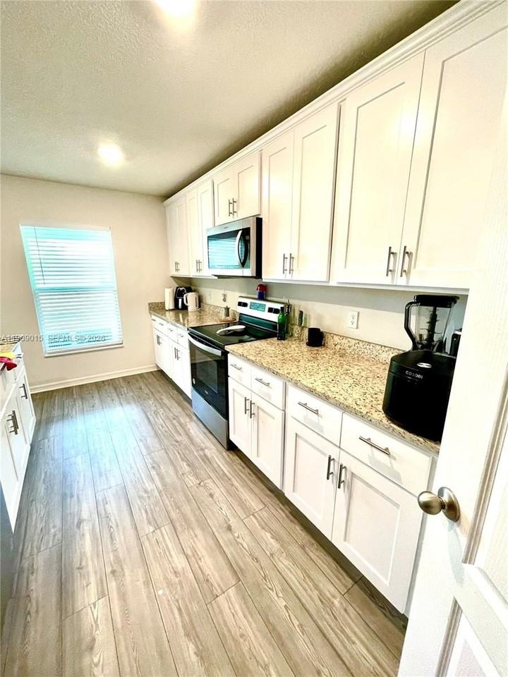 3902 Sw Brunswick St #3902 - Photo 7 of 37