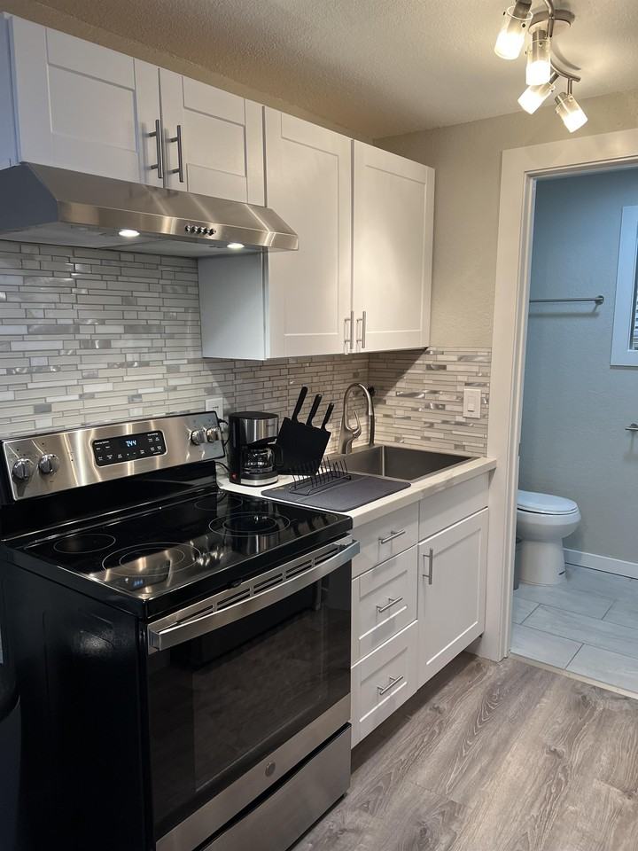 5009 Northeast Hazel Dell Avenue - Photo 3 of 30