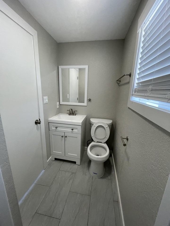 5009 Northeast Hazel Dell Avenue - Photo 5 of 30