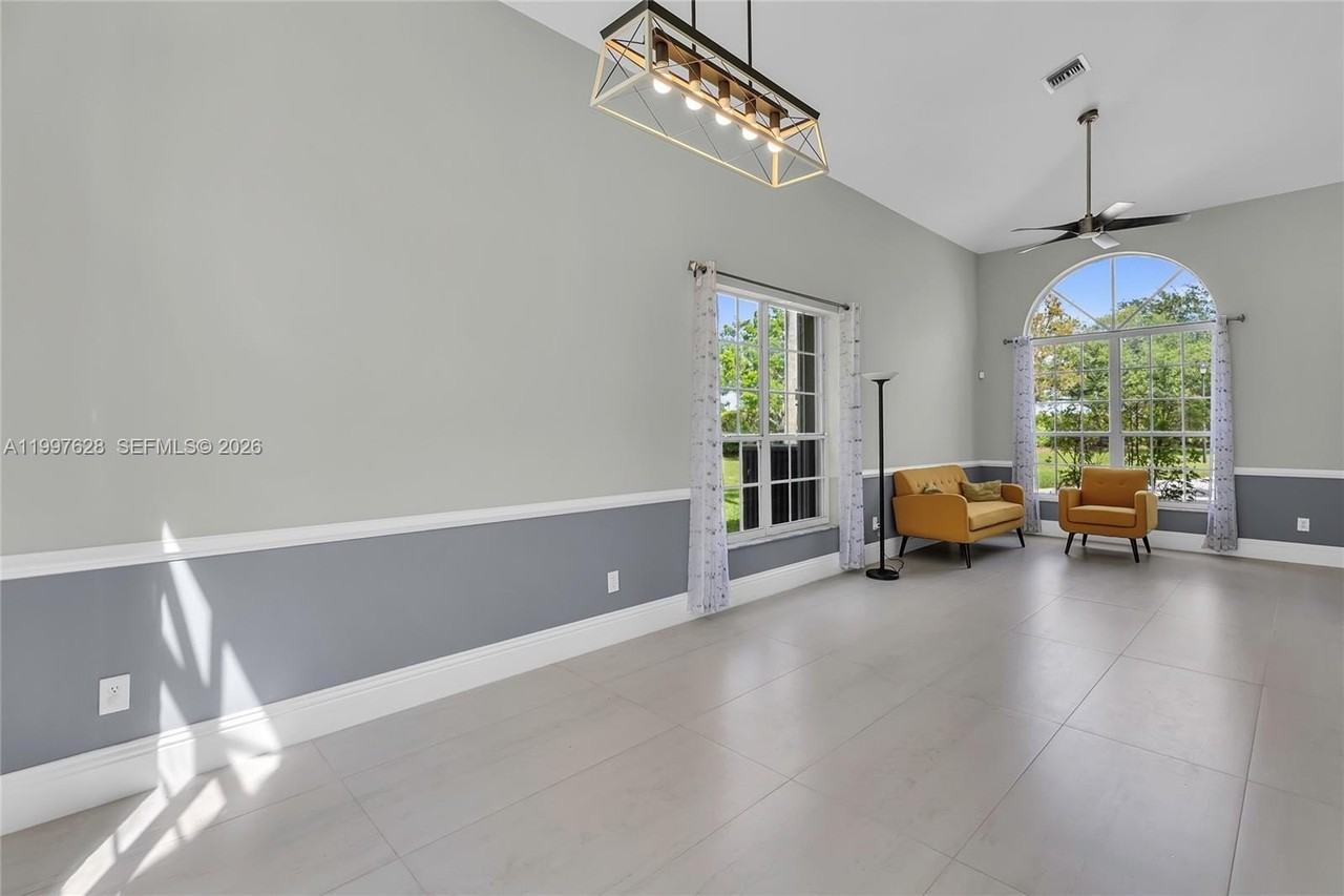 10974 N Danbury Way - Photo 2 of 26