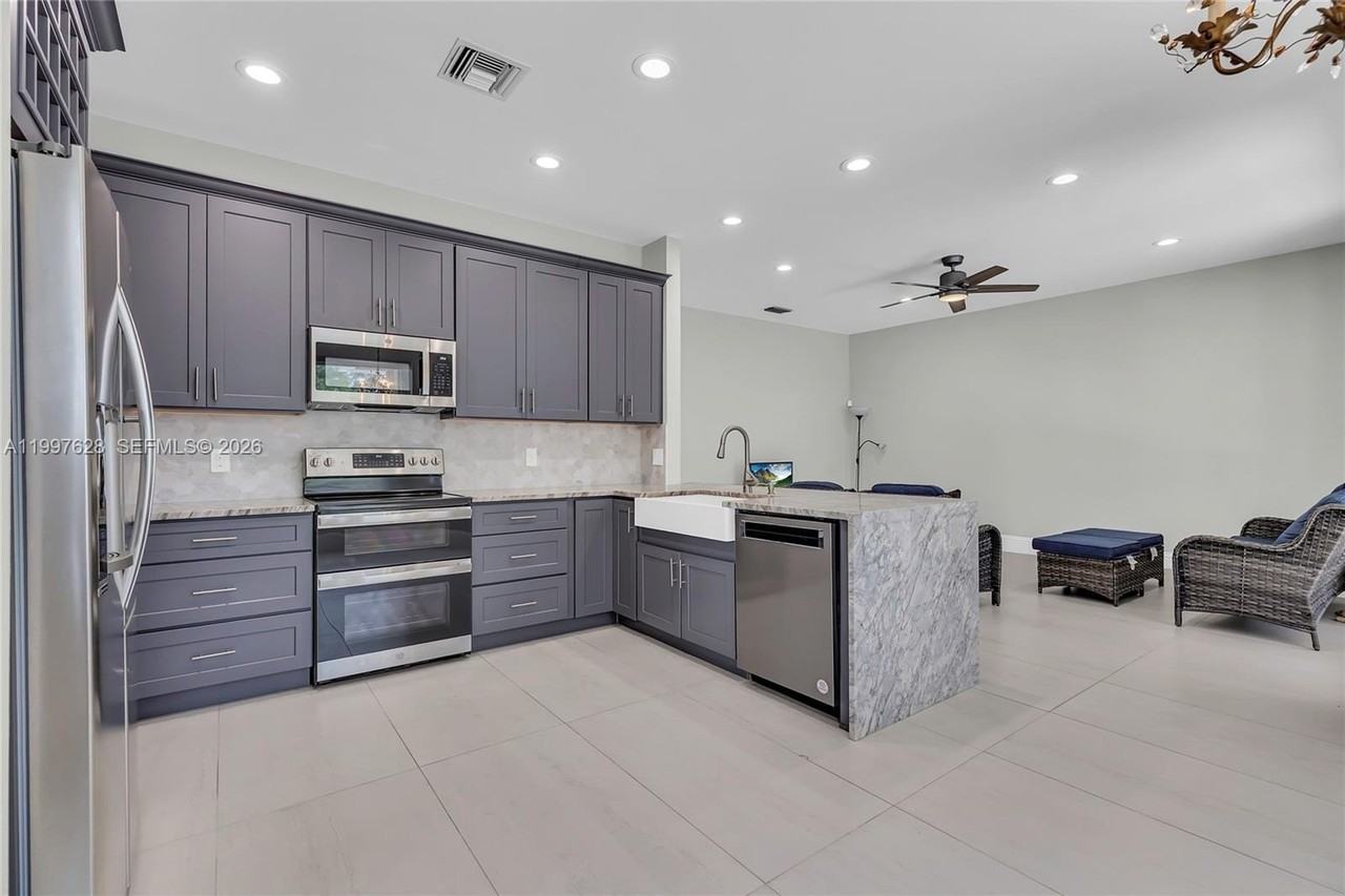 10974 N Danbury Way - Photo 4 of 26