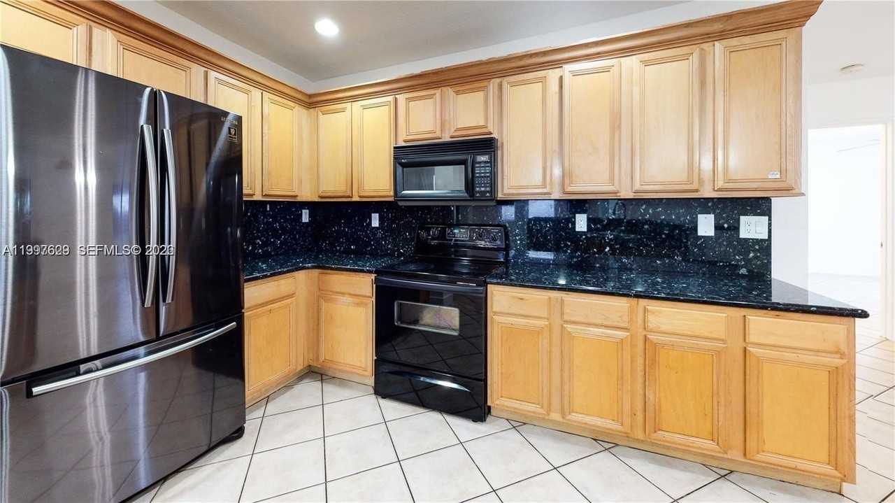 10873 Nw 53rd Ln - Photo 6 of 10
