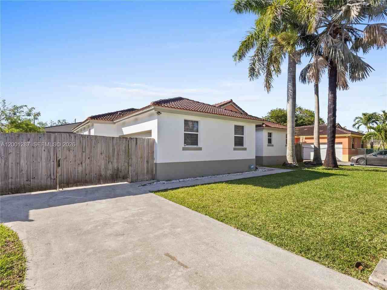 21405 Ingraham Avenue Rd - Photo 2 of 36