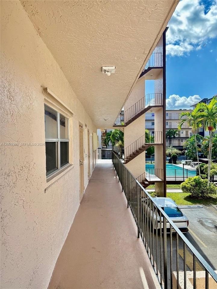 1950 W 54th St #115 - Photo 6 of 28