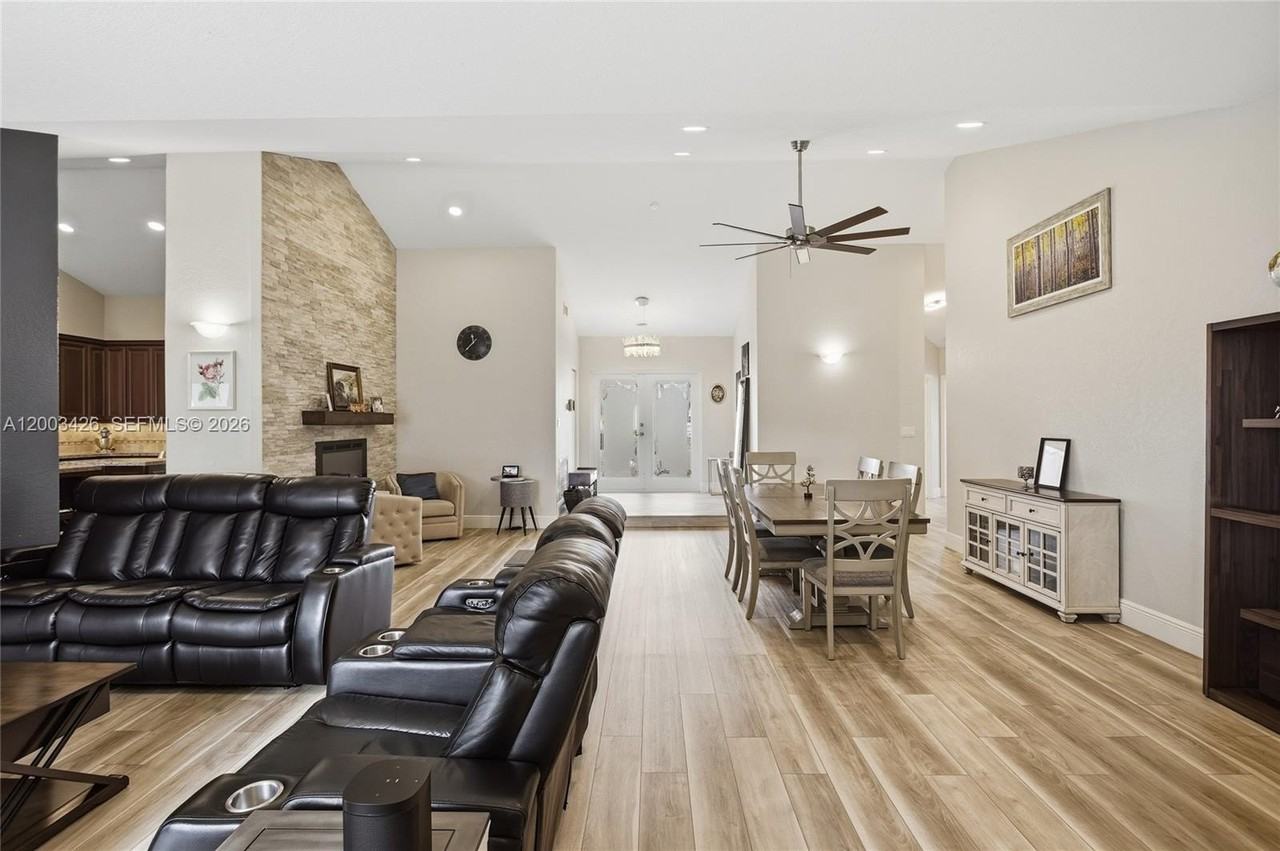 1190 Balboa Ct #1190 - Photo 6 of 32