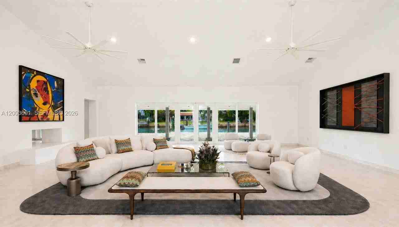 141 Cape Florida Dr - Photo 3 of 17