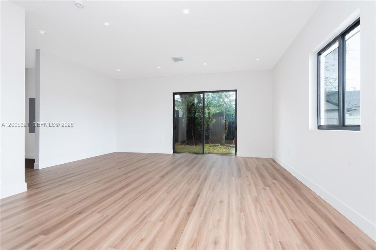 4517 Nw 3rd St #4517 - Photo 6 of 12