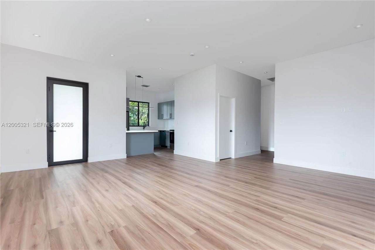 4517 Nw 3rd St #4517 - Photo 7 of 12