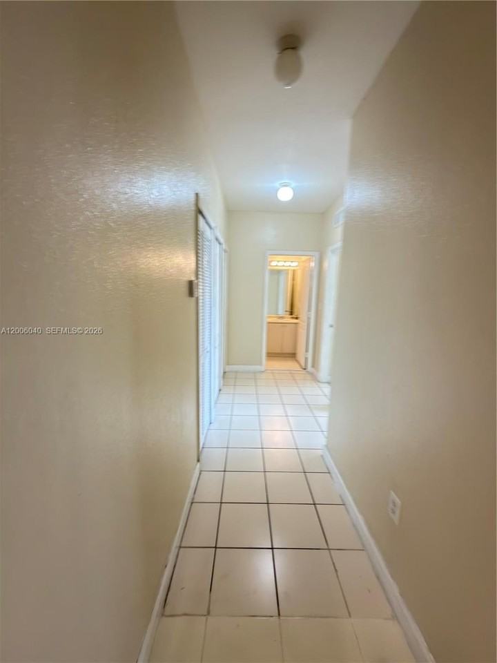 2728 Se 17th Ave #202 - Photo 7 of 16