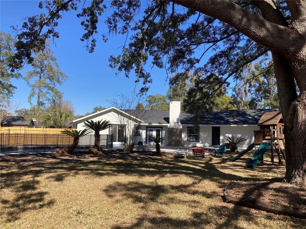 2020 Ne 11th Pl - Photo 5 of 18