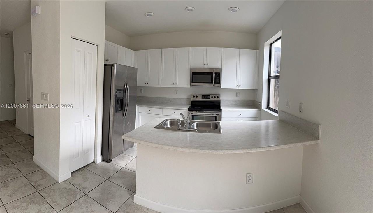 25180 Sw 114th Ave #10 - Photo 2 of 11