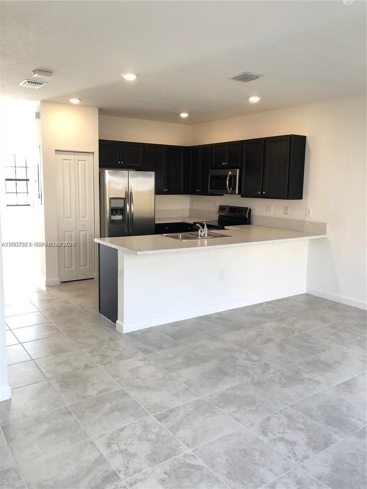 25180 Sw 114th Ave #10 - Photo 3 of 11