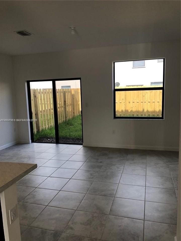 25180 Sw 114th Ave #10 - Photo 4 of 11
