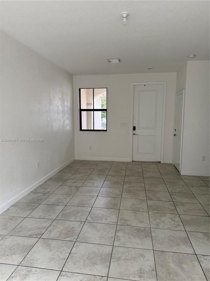 25180 Sw 114th Ave #10 - Photo 6 of 11