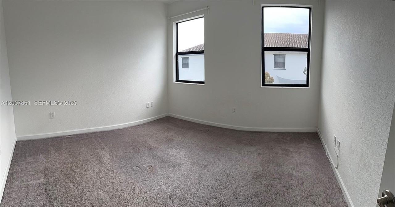 25180 Sw 114th Ave #10 - Photo 4 of 11