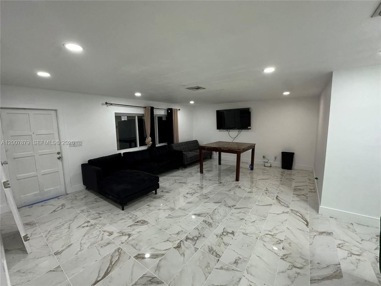 107 W Lake Dr - Photo 4 of 14