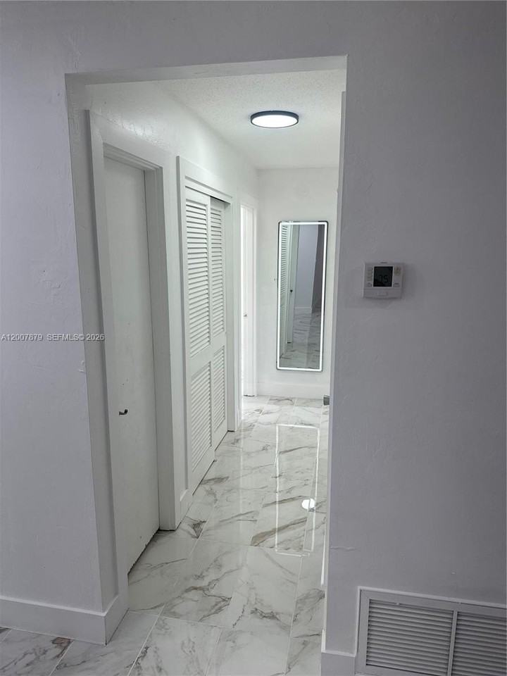 107 W Lake Dr - Photo 5 of 14