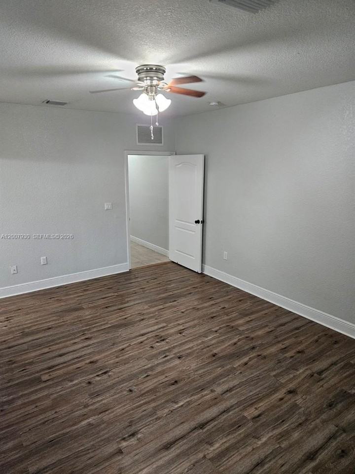 1519 Ne 3rd Ave #0 - Photo 3 of 21