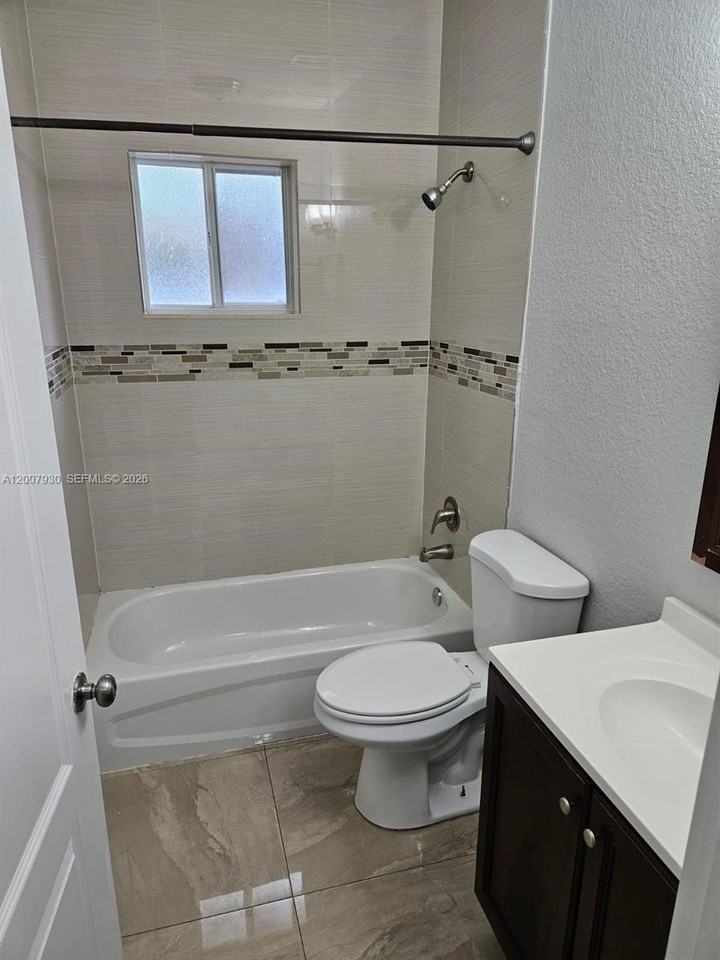 1519 Ne 3rd Ave #0 - Photo 4 of 21