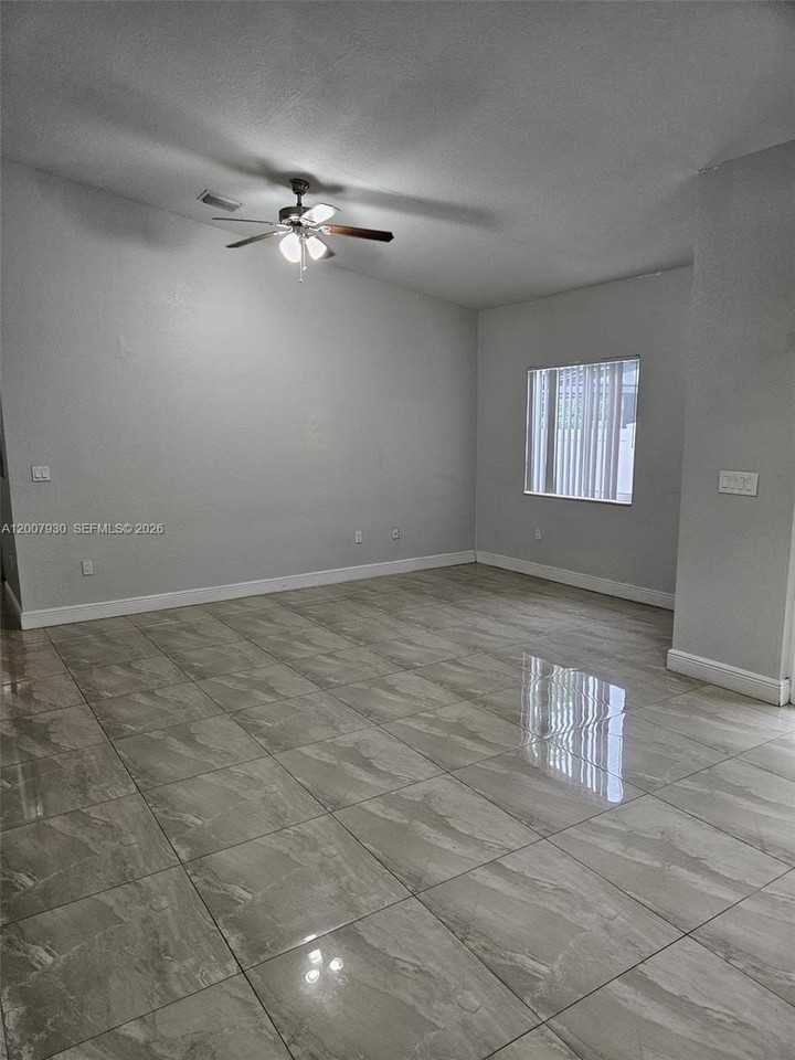 1519 Ne 3rd Ave #0 - Photo 5 of 21