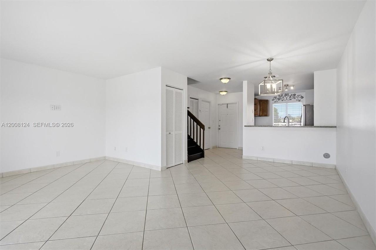 17530 Sw 139th Ct - Photo 6 of 35
