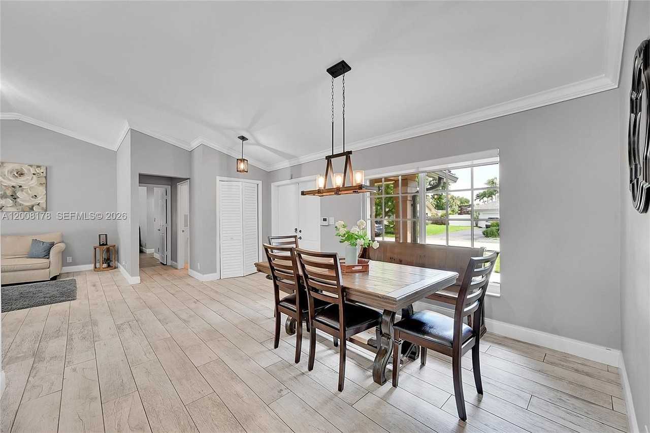 9841 Sw 1st St #9841 - Photo 5 of 25