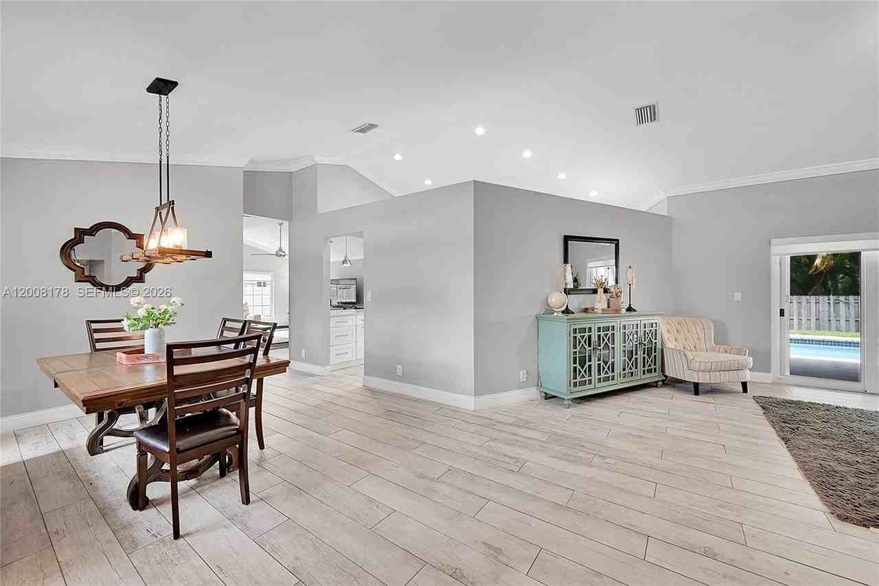 9841 Sw 1st St #9841 - Photo 6 of 25